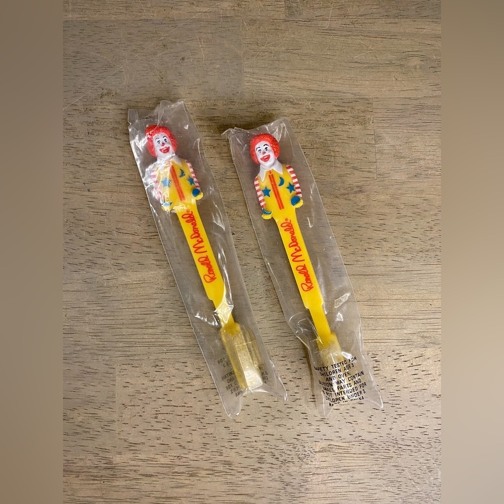 Lot of 2 McDonald’s sealed toothbrushes -  Ronald‎ McDonald